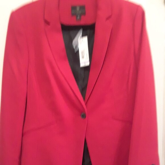 Red Jacket - Picture 9 of 12